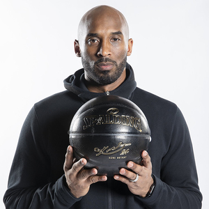 正品spalding斯伯丁kobe黑曼巴7号球科比退役签名限量纪念礼盒版