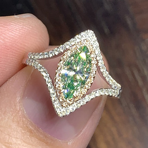 cy宝饰梨形马眼钻石pt900/18k白金豪华镶嵌定制滚珠边戒指可刻字