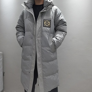 现货loewe/罗意威22新胸前徽标字母logo中长款连帽羽绒服男外套女