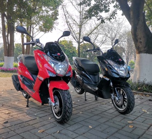 电喷踏板150cc125cc国四燃油大踏板 珠峰品牌燃油宏图车全国上牌