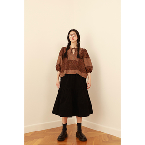 胡斑toohot/0823 10:00am 灯芯绒复古碎花拼色娃娃衫