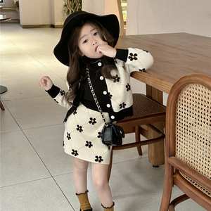 韩版童装女童小香风毛衣套装2024春女宝洋气花朵开衫半身裙两件套