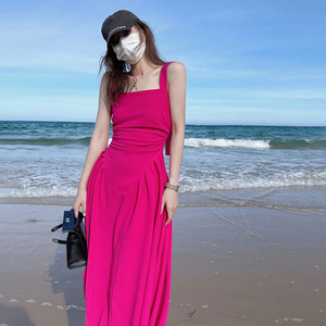 多巴胺穿搭火龙果色吊带连衣裙女夏三亚海边度假沙滩粉色长裙子