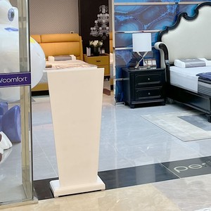 餐厅门口迎宾台