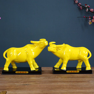 陶瓷黄色牛摆件招财镇宅公牛母牛一对水牛年吉祥物客厅家居装饰品