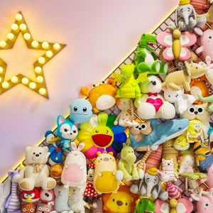 创意网红娃娃公仔悬挂背景墙少女心房间装饰布置相框ins风照片墙