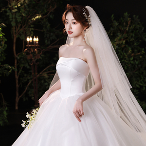 缎面抹胸主婚纱礼服2022法式新款高级公主风简约大气新娘拖尾显瘦