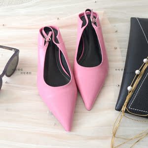 枚粉色绵羊皮小皮鞋