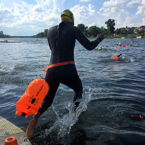 双栖跟屁虫游泳包运动包户外防水储物袋浮力球浮标漂流包神器定制