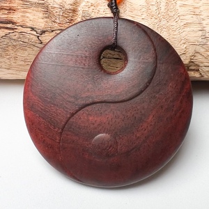 小叶紫檀太极吊坠阴阳鱼挂件红木项链车挂男女木质无事牌道教定制