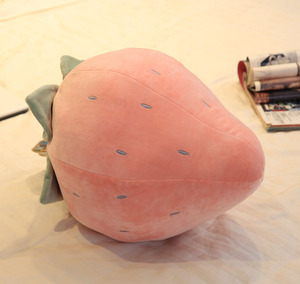 软萌妹子粉色草莓抱枕暖手捂可爱软体小菠萝靠垫办公室睡觉趴枕头