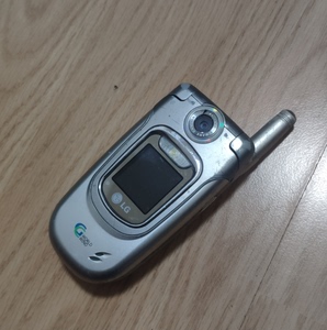 二手lg w800 电信cdma移动双模支持收藏怀旧 翻盖旋来电闪手机