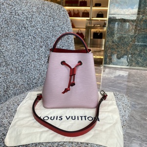 二手中古奢侈品 lv/路易威登水波纹noebb水桶包寄卖