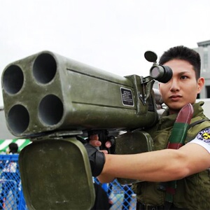 四连筒火箭炮玩具6岁9儿童声光四联发射m202男孩吃鸡套装迫击大炮