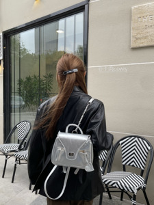 卡肉cowry 韩国新款小众设计女包时尚油腊皮银色链条双肩包潮背包