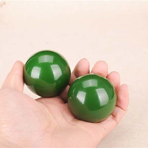 新疆和田玉健身球把件菠菜绿碧玉手球把件碧玉保健养生手球康乐球