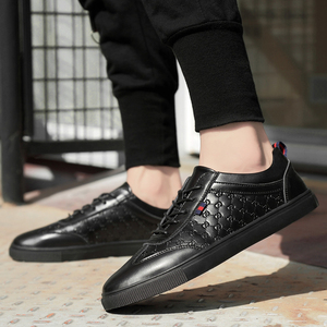 真皮男生年轻人休闲鞋质量好配9分裤牛仔裤好看的黑色开车板鞋子