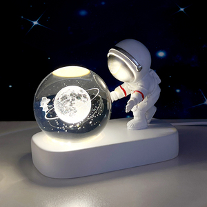 宇航员小夜灯水晶球生日礼物太空人摆件电脑桌面装饰品儿童节毕业