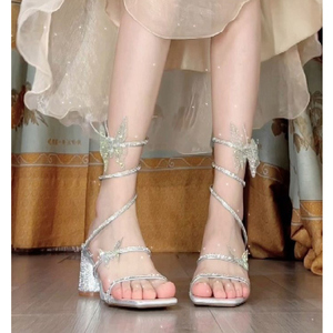 今年流行的凉鞋仙女配裙子一字带粗跟闪闪水钻透明绑带绝美高跟鞋