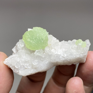 云南葡萄石白水晶簇 矿物晶体 标本 原石 天然 小摆件 收藏 猫矿