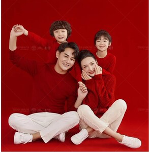 儿童摄影服装影楼拍照时尚亲子装红毛衣新年拍摄全家福拍照道具