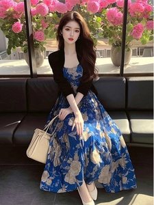 蓝色碎花吊带裙2024夏季新款气质名媛高端女神范高级感法式连衣裙