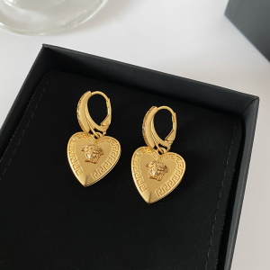 18k耳钉2021新款潮美杜莎金色人头像黄铜复古爱心桃心耳环耳坠女