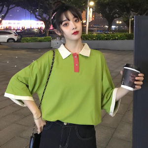 抹茶绿衣服学生