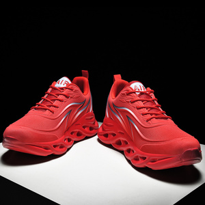 男鞋本命年红鞋夏季2023新款跑步运动鞋兔年红色大码休闲老爹潮鞋