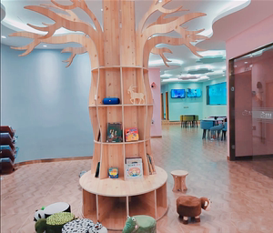 幼儿园柱子装饰成大树图片