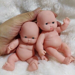 超小迷你娃娃袖珍婴儿宝宝手掌软胶搪胶仿真玩具洗澡沐浴假娃娃