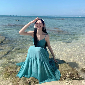巴厘岛海南三亚沙滩裙多巴胺海边度假穿搭吊带连衣裙女夏气质长裙