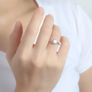 925纯银八爪皇冠仿真钻石戒指女结婚求婚情侣一克拉订婚戒可调节