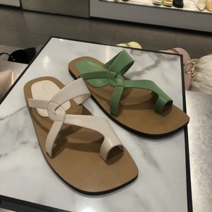 小emrld&ck2022夏季新款ck1-70380921女士平底方头交叉夹趾凉拖鞋