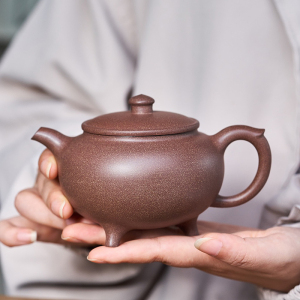 宜兴紫砂壶纯手工茶壶复古中式家用泡茶国工原矿桃花砂三足玉鼎壶