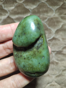 和田玉籽料水草沁