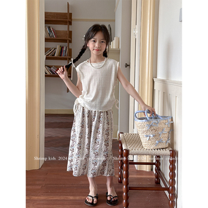韩国夏装女童白色纯棉背心T恤上衣+碎花半身裙=森系邻家两件套装