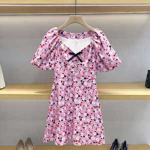 miu家裙子法式v领收腰甜美减龄泡泡袖粉色小雏菊碎花雪纺连衣裙夏