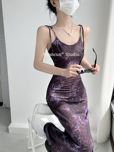 美式性感紫色豹纹印花连衣裙女高级感修身包臀复古吊带鱼尾长裙