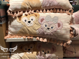 上海迪士尼国内代购吴昕同款达菲熊雪莉玫靠垫枕头卡通动漫可爱