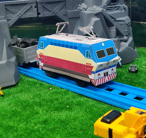 艺火车q版ho比例韶山7d电力机车ss7火车模型 diy中国电动轨道玩具