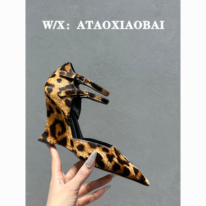 TAOXIAOBAI/尖头高跟走秀性感豹纹马毛法式包头一字扣坡跟凉鞋女