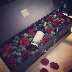 情人节进口鲜花红酒玫瑰礼盒花束 淮安鲜花同城速递