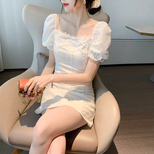 法式小众桔梗白色方领连衣裙女夏季泡泡袖气质可盐可甜约会小裙子