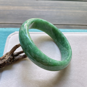 四方堂翡翠缅甸豆种a货翡翠满绿豆阳绿52圈口贵妃手镯1110