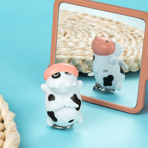 新款天使翅膀奶牛小飞牛发声发光挂件 创意钥匙扣 学生包包饰品