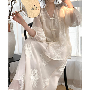 wan不晚 白色新中式套装春夏旗袍国风刺绣v领上衣+2024新款半身裙