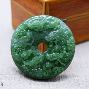 天然新疆和田碧玉果绿色色九龙戏珠祥龙吊坠玉石项坠颈饰挂件圆环