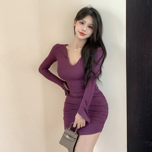 纯欲性感v领低胸辣妹蹦迪裙子褶皱长袖弹力紧身包臀连衣裙女秋季