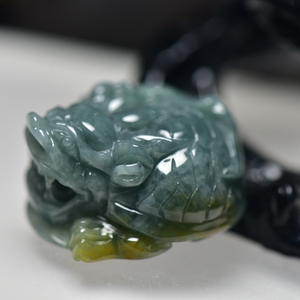 天然翡翠玉石龙龟吊坠龙头龟长寿龟霸下a货玉器